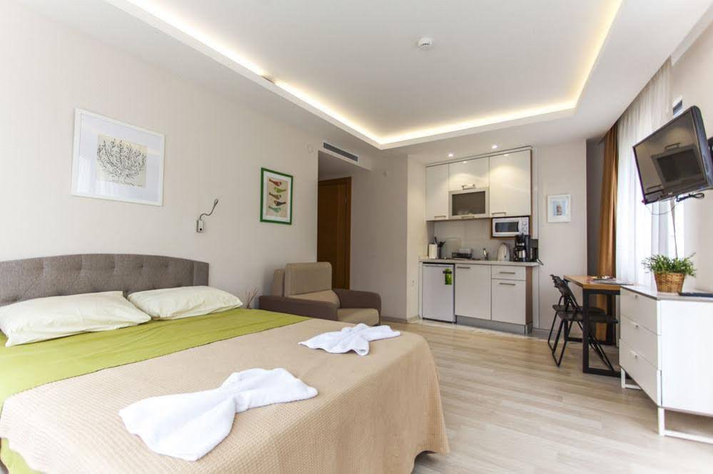 Holas Apartments