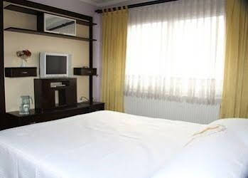 Rouge Noire Hotel