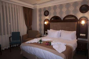 Golden Pen Hotel