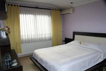 Rouge Noire Hotel