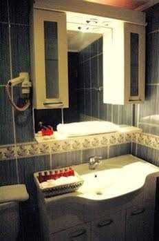 Rouge Noire Hotel