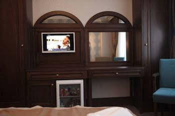 Golden Pen Hotel