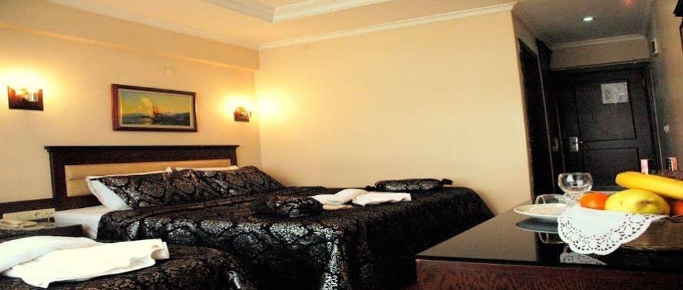 Rouge Noire Hotel
