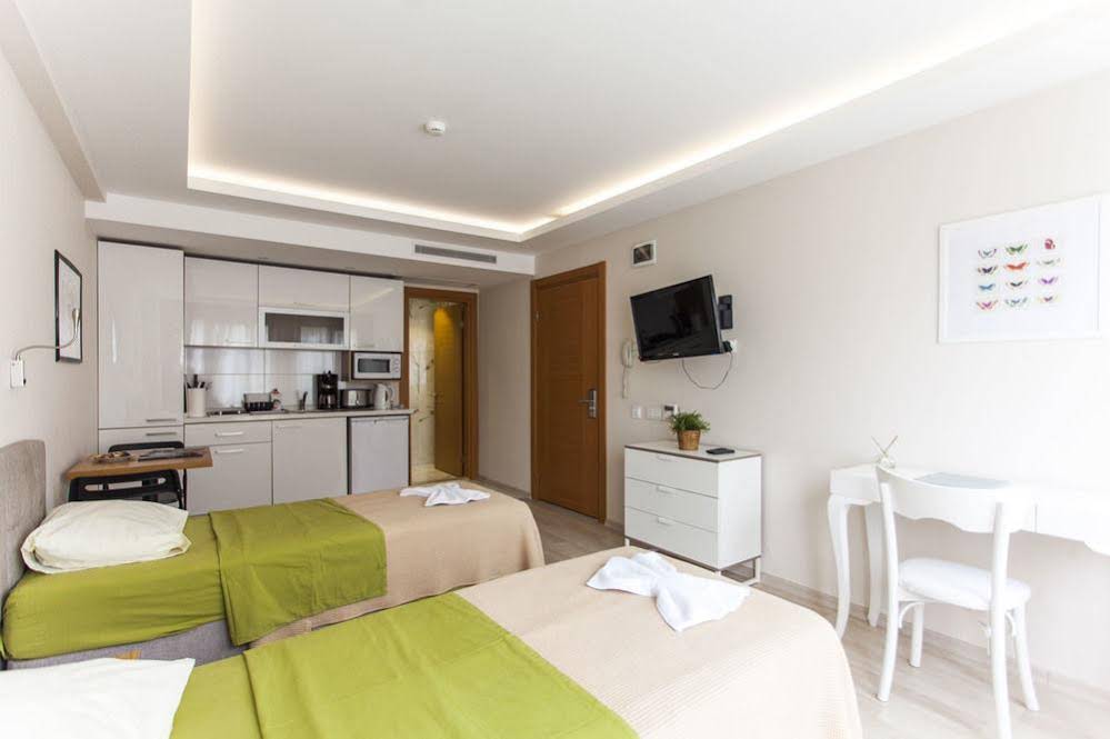 Holas Apartments