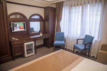 Golden Pen Hotel