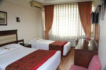 Rouge Noire Hotel