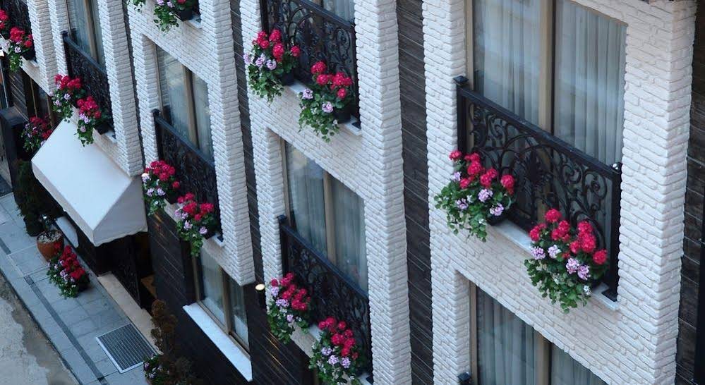 Aybar Hotel