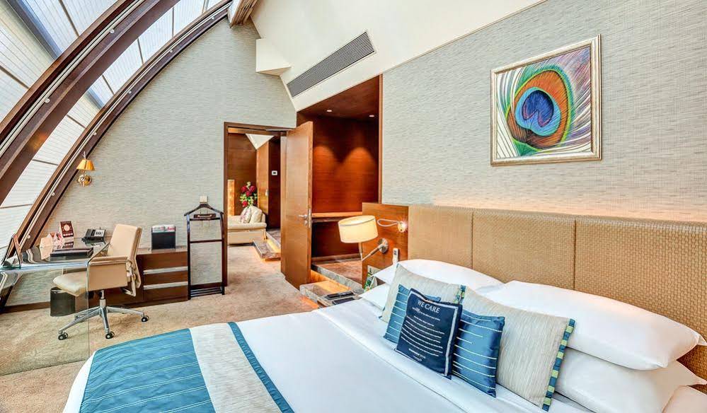 Hotel Sahara Star