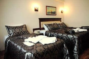 Rouge Noire Hotel