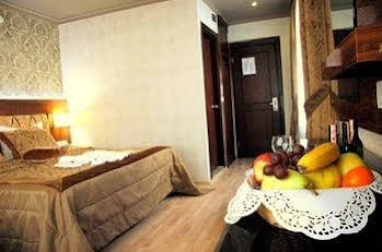 Rouge Noire Hotel