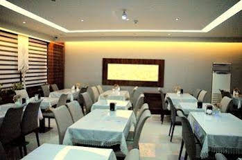Rouge Noire Hotel