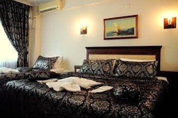 Rouge Noire Hotel