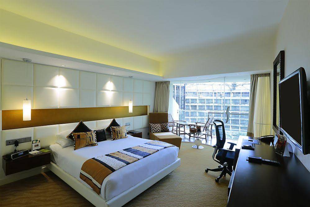 Hotel Sahara Star