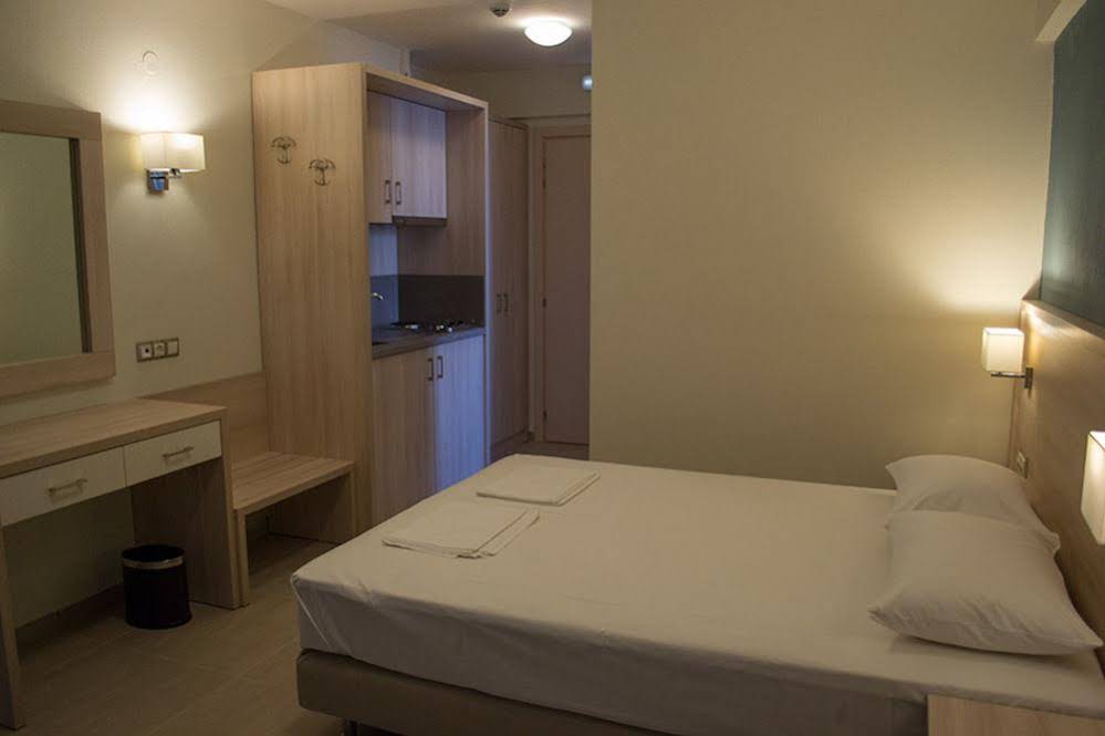 Alarzo Rooms