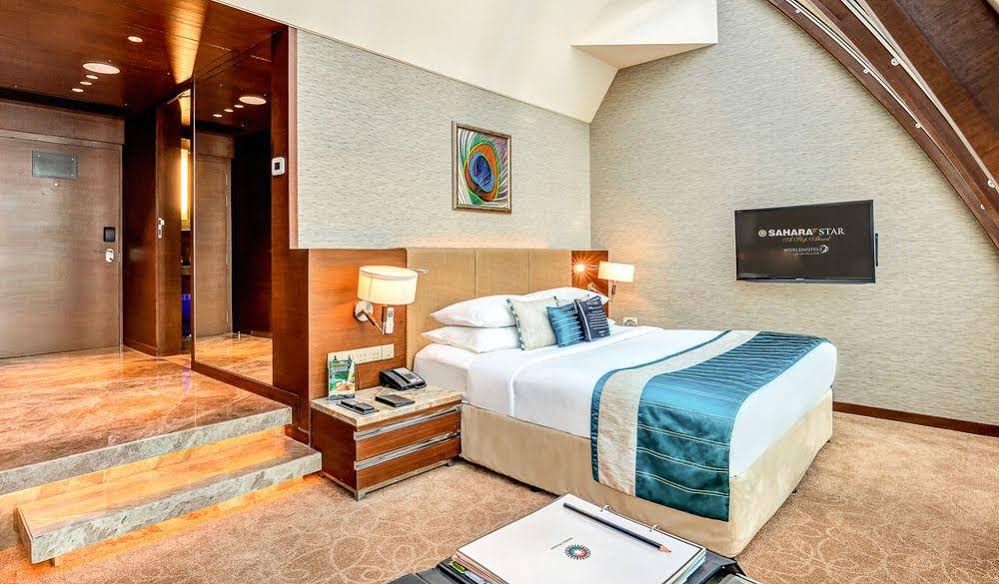 Hotel Sahara Star