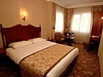 Lady Diana Hotel