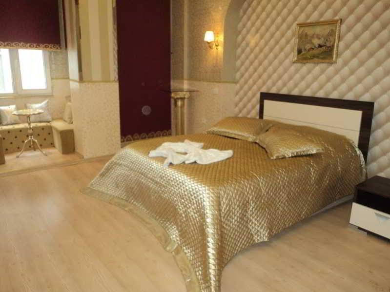 Red River Hotel