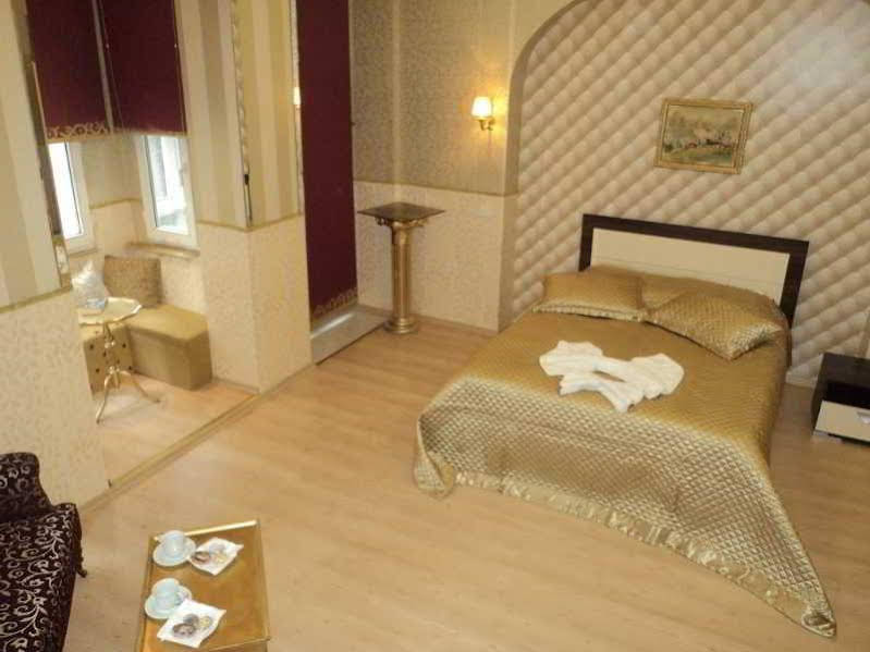 Red River Hotel