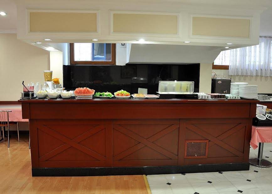 Grand Reis Hotel
