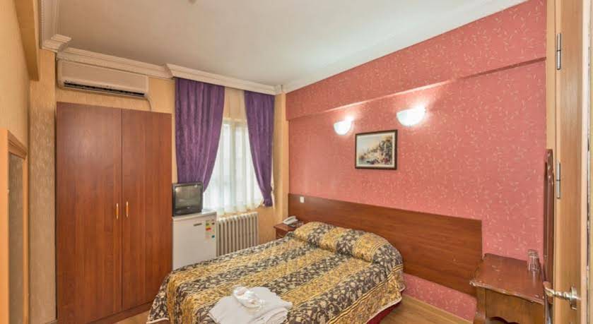 Metro Hotel