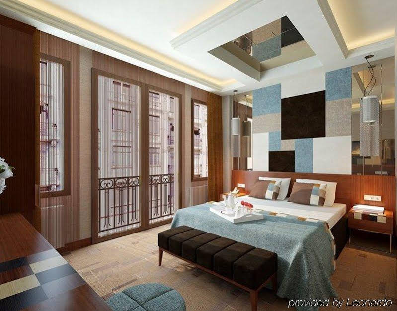 Collage Taksim Hotel