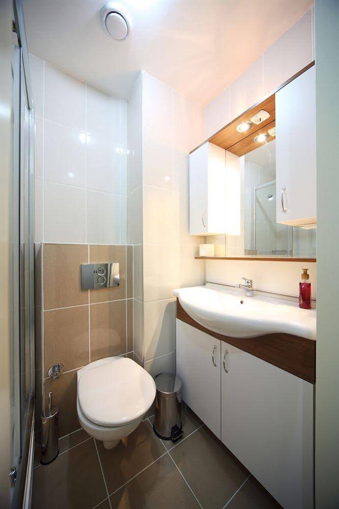 Nil Luxury Academic Apart